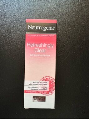Neutrogena Refreshingly Clear Oil-Free Moisturiser - Pink and White